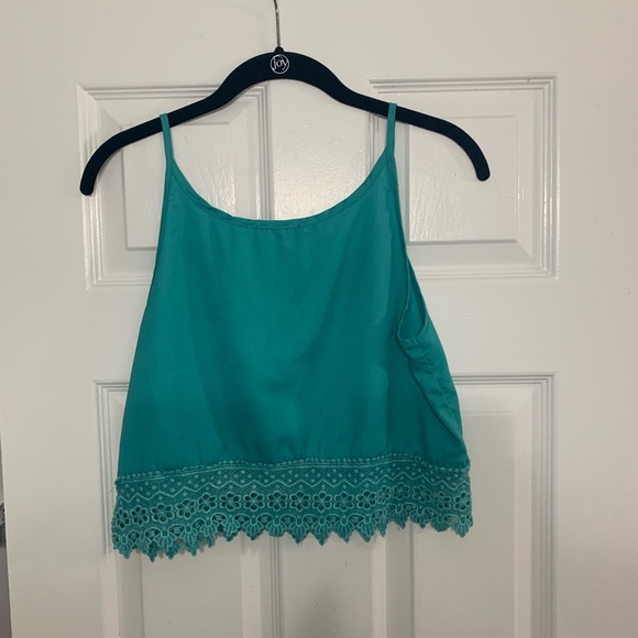 Crop top - Picture 2 of 3